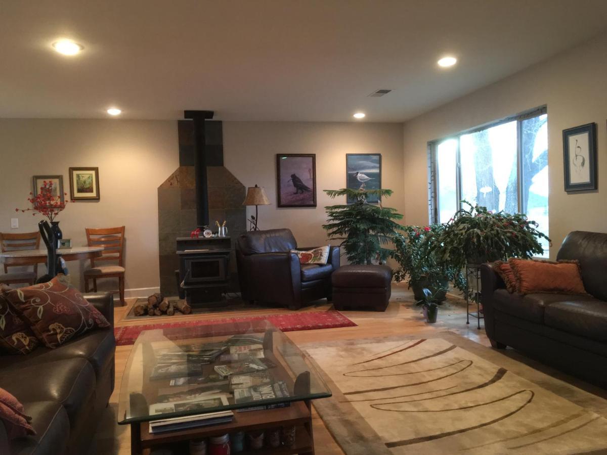 Peaks Wildernest House Bed And Breakfast - Vaccinations Required Флагстаф Екстериор снимка